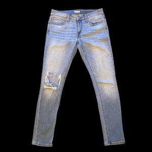 Levi’s Boyfriend Skinny- Light Wash Denim- Distressed Knees- size 27 x 32